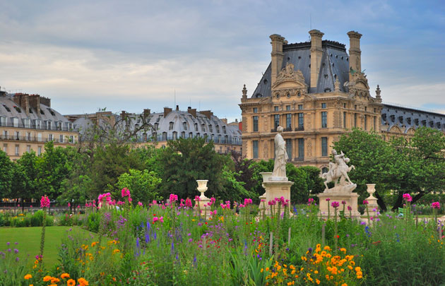 http://comagallery.com/wp-content/uploads/2016/09/Jardin-des-Tuileries-Fleurs-et-vue-sur-le-Louvre-630x405-%C2%A9-Fotolia-Tanya.jpg